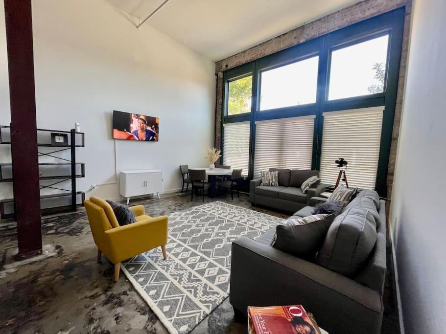 Luxury Industrial-Style Loft In Downtown Memphis Apartment Bagian luar foto